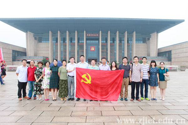 南湖合影.jpg