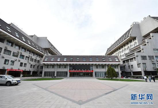 北京大学英杰交流中心外景（5月2日摄）。 新华社记者 张晨霖 摄