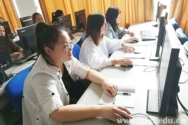 女大学生创业2.jpg