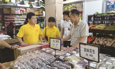 图为会计实验班同学在导师带领下赴玉环学习考察.jpg