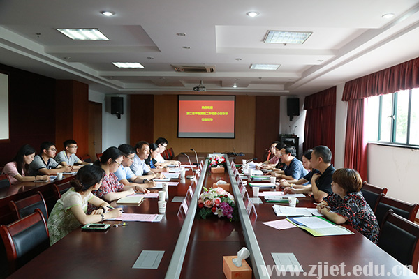 资助小组1.jpg