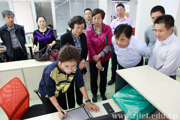 诸葛彩华1.jpg